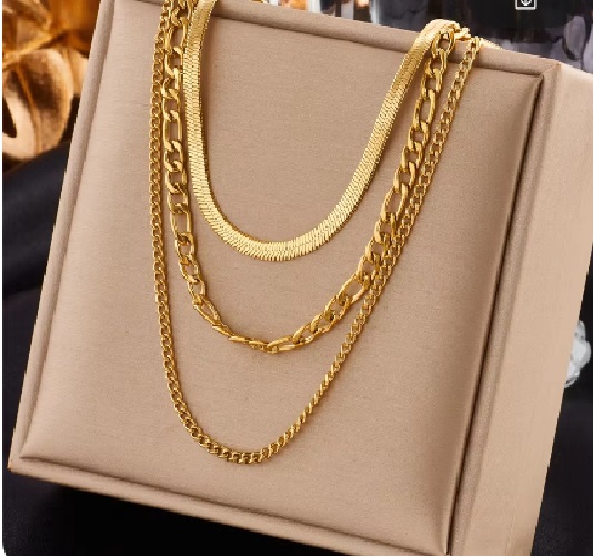 Goudkleurige schakelketting met dubbele laag – stijlvolle damesketting van EmmyRovi, ideaal als cadeau